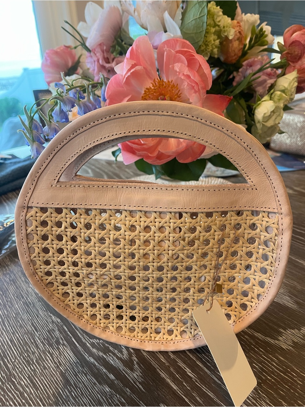 Round Woven Crossbody Bag in Light blush tone